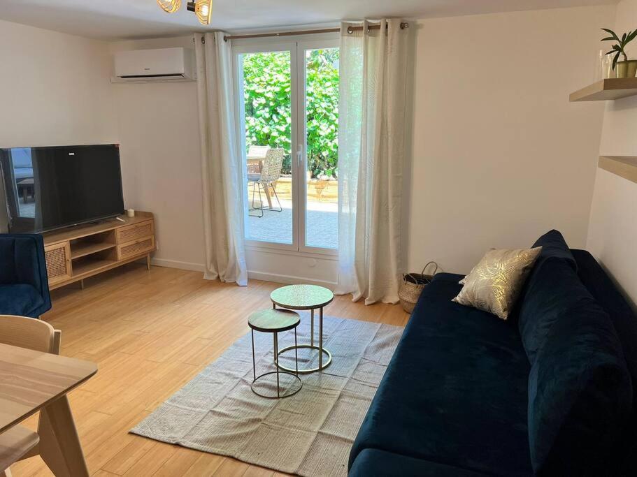Apartment Centre *