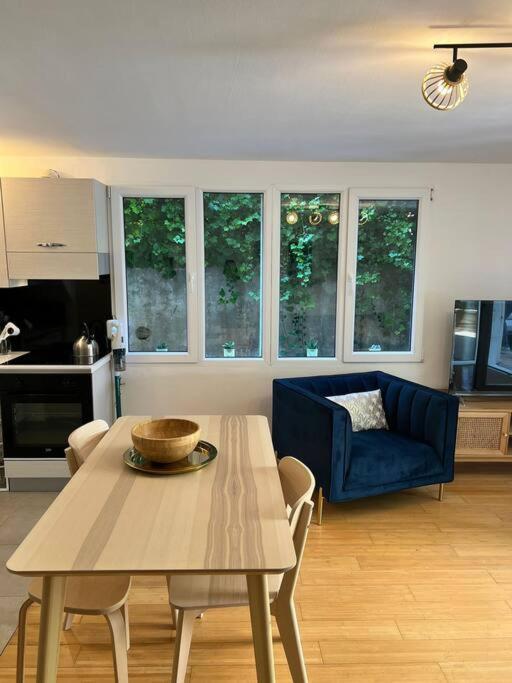 Apartment Centre *
